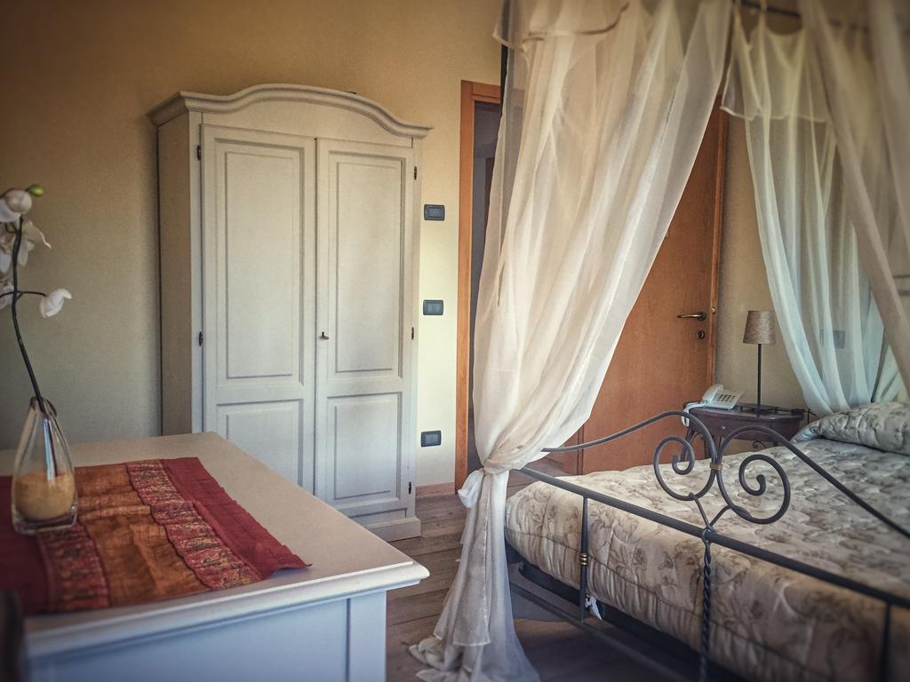 Agriturismo Borgo Tecla Rosa Ngoại thất bức ảnh